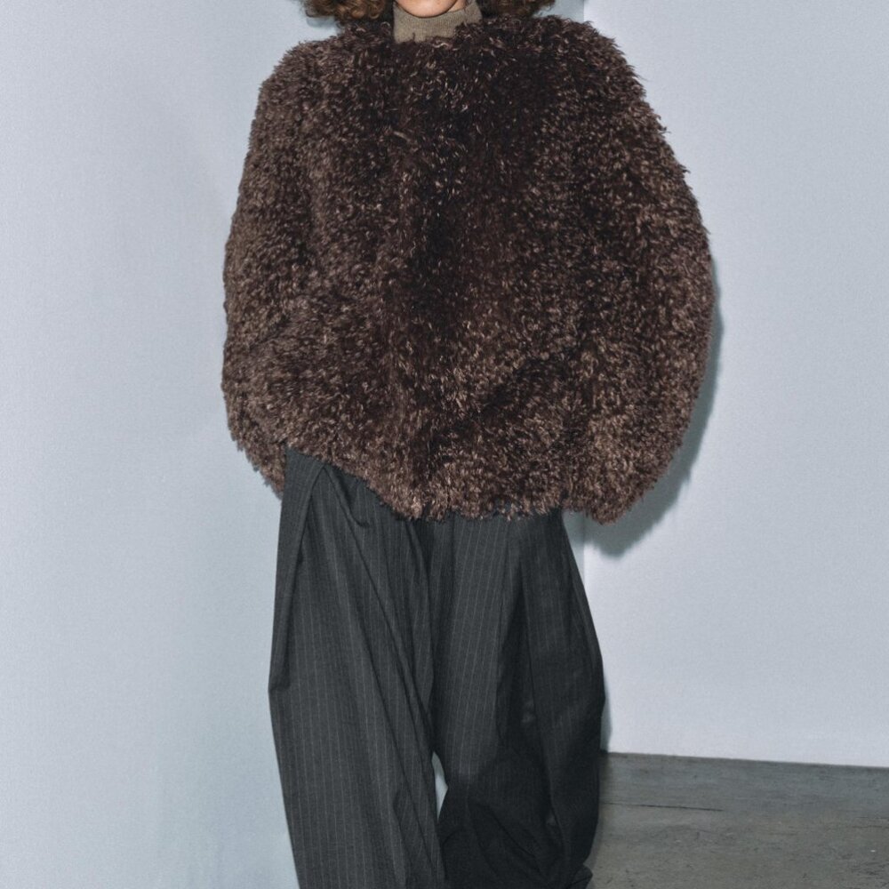 Elegant Karakul Brown Authentic Fur Coat. Made in Greece 🇬🇷 - Picture 3 of 9